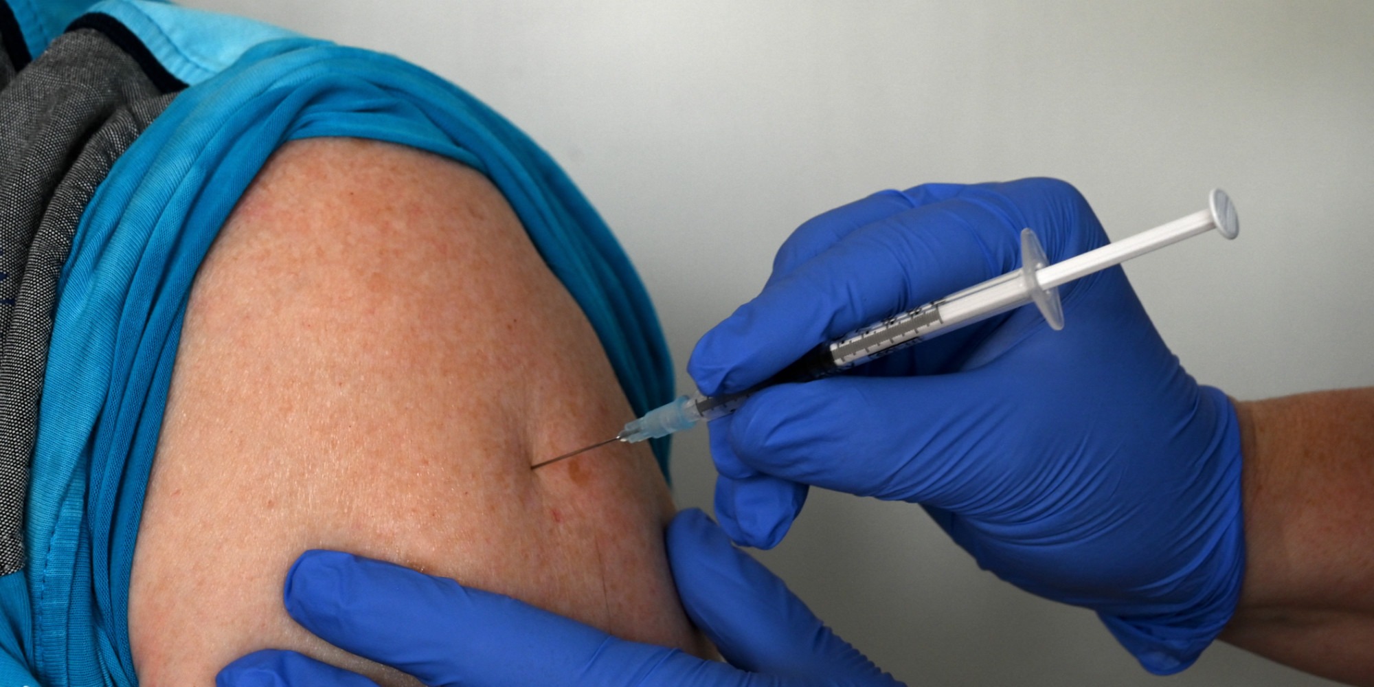 covid une 3e dose de vaccin recommandee pour les plus de 65 ans et les personnes fragiles