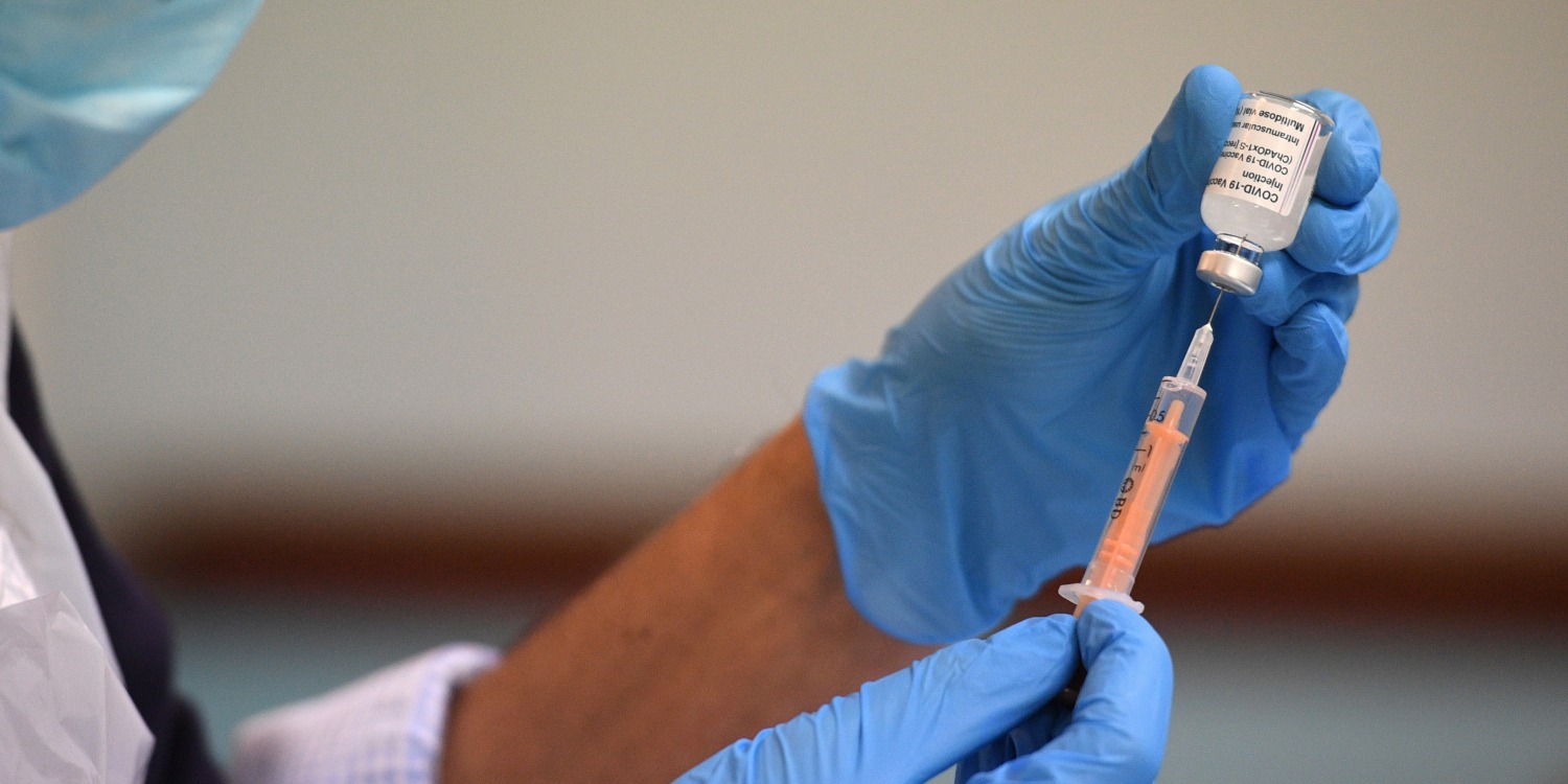 Covid vacciner les jeunes et les personnes âgées