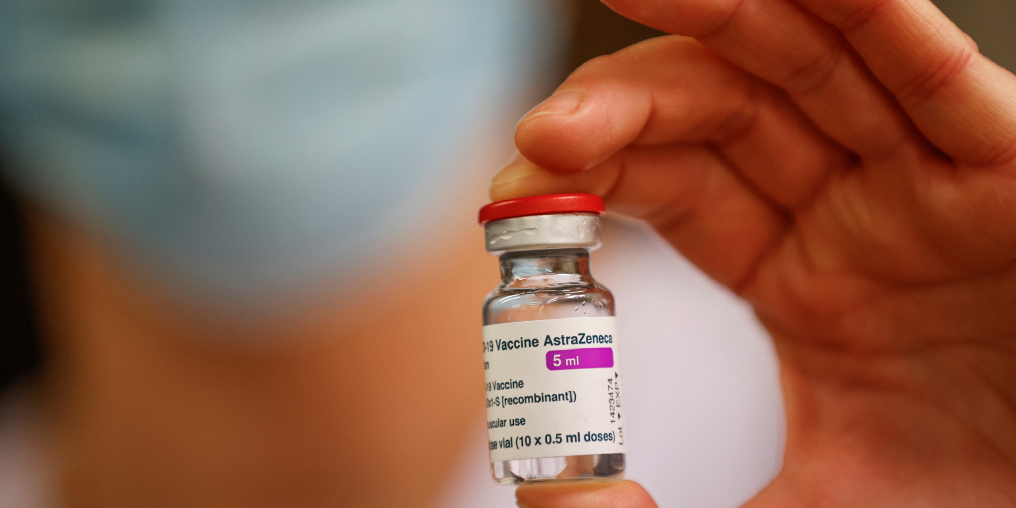vaccin astrazeneca l ansm confirme un risque de thrombose rare