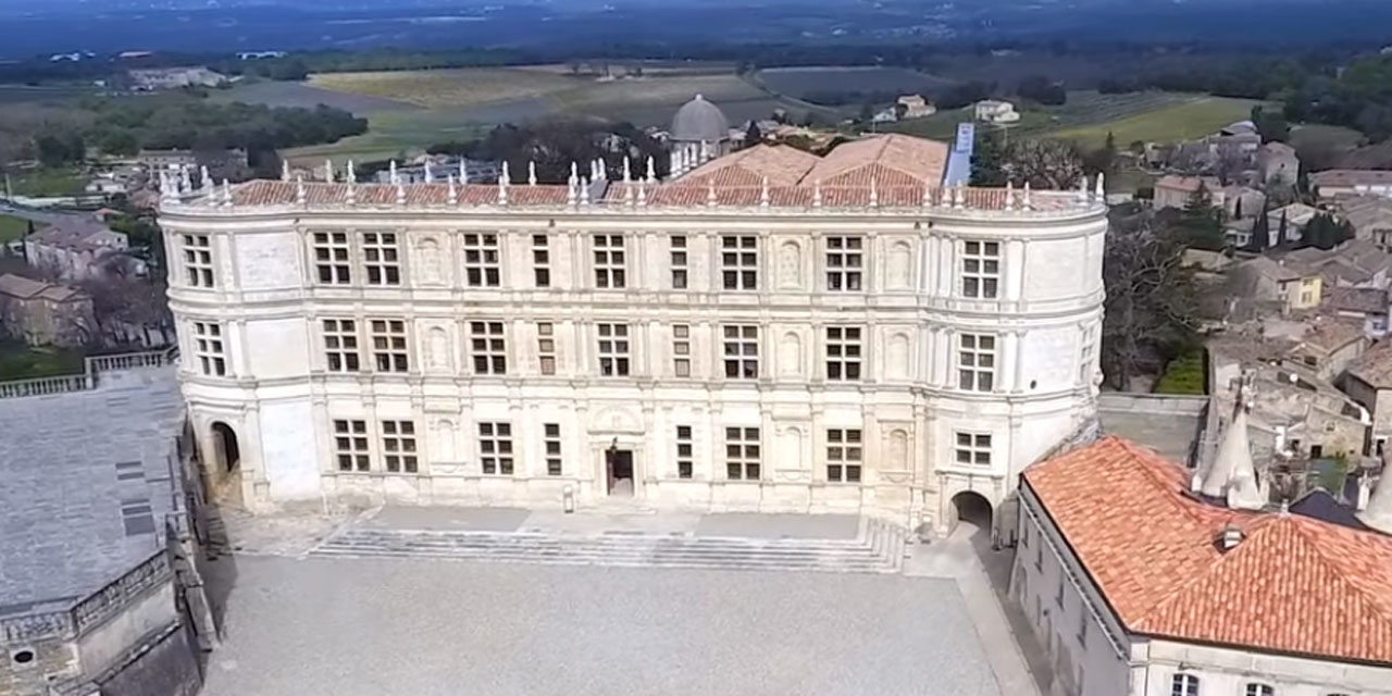 Des Latrines Secretes De Madame De Sevigne Decouvertes Au Chateau