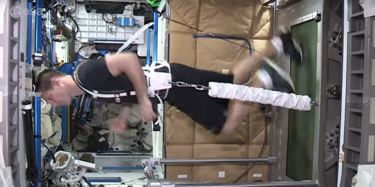 video thomas pesquet vous invite dans la salle de sport avec la meilleure vue au monde