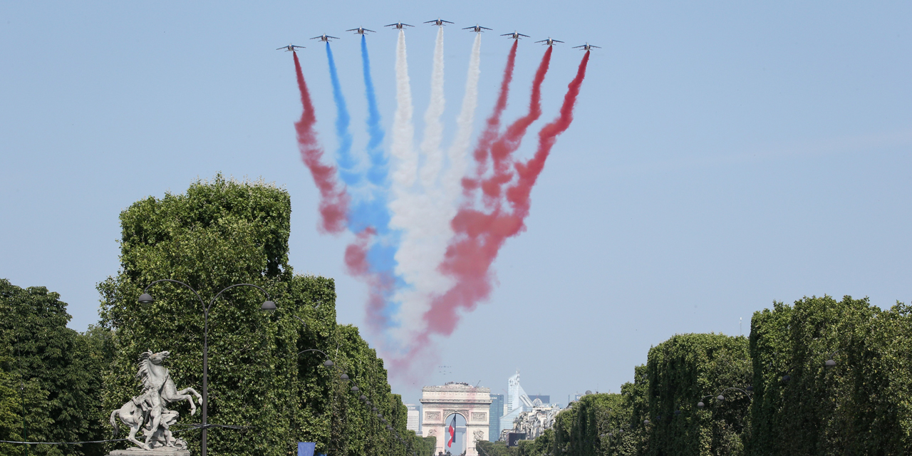 14 Juillet Quand La Patrouille De France S Emmele Dans Les