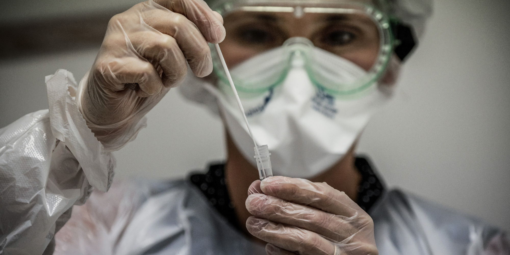 On est allé à IvrysurSeine, où un laboratoire géant analyse les tests