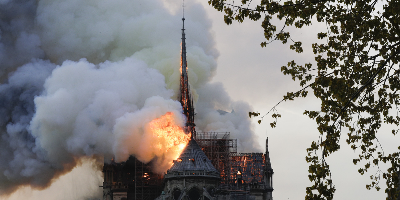 Après l'incendie de Notre-Dame, les autorités alertent sur une