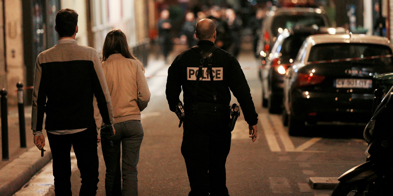 Attaque Au Couteau A Paris Les Parents De L Assaillant Places En Garde A Vue
