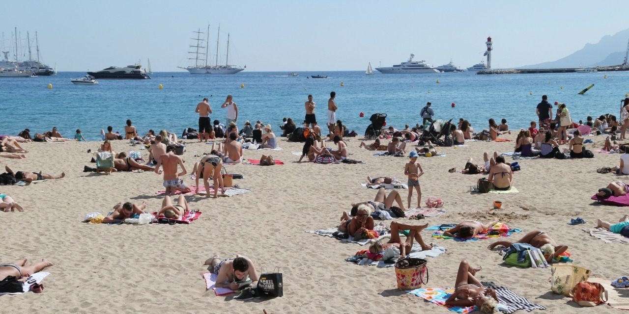 Burkini Du Meme Acabit Que Si Les Femmes Veulent Se Baigner Topless