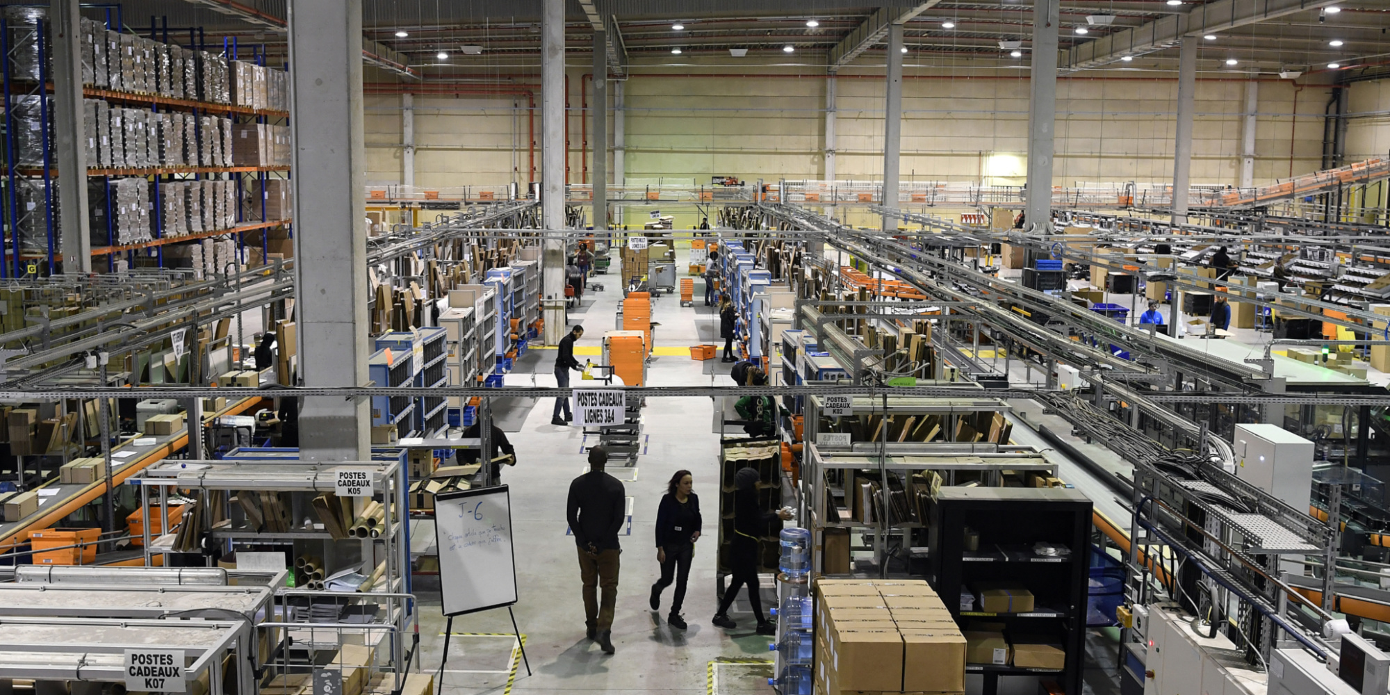 «Ça commande, ça fait du bien !» : l'effervescence dans un entrepôt ...