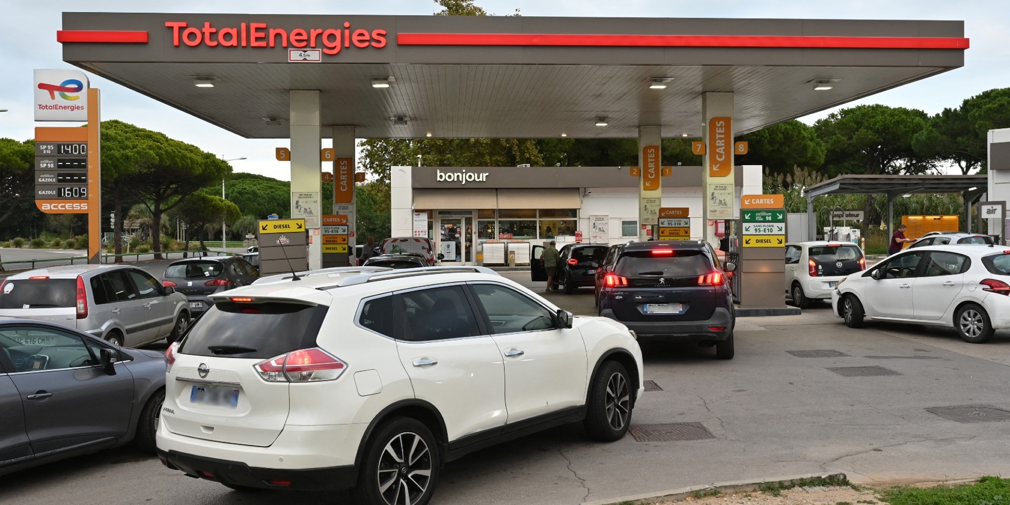 Plein Avant Example Carburant : les automobilistes soulagés de faire le plein avant de ...