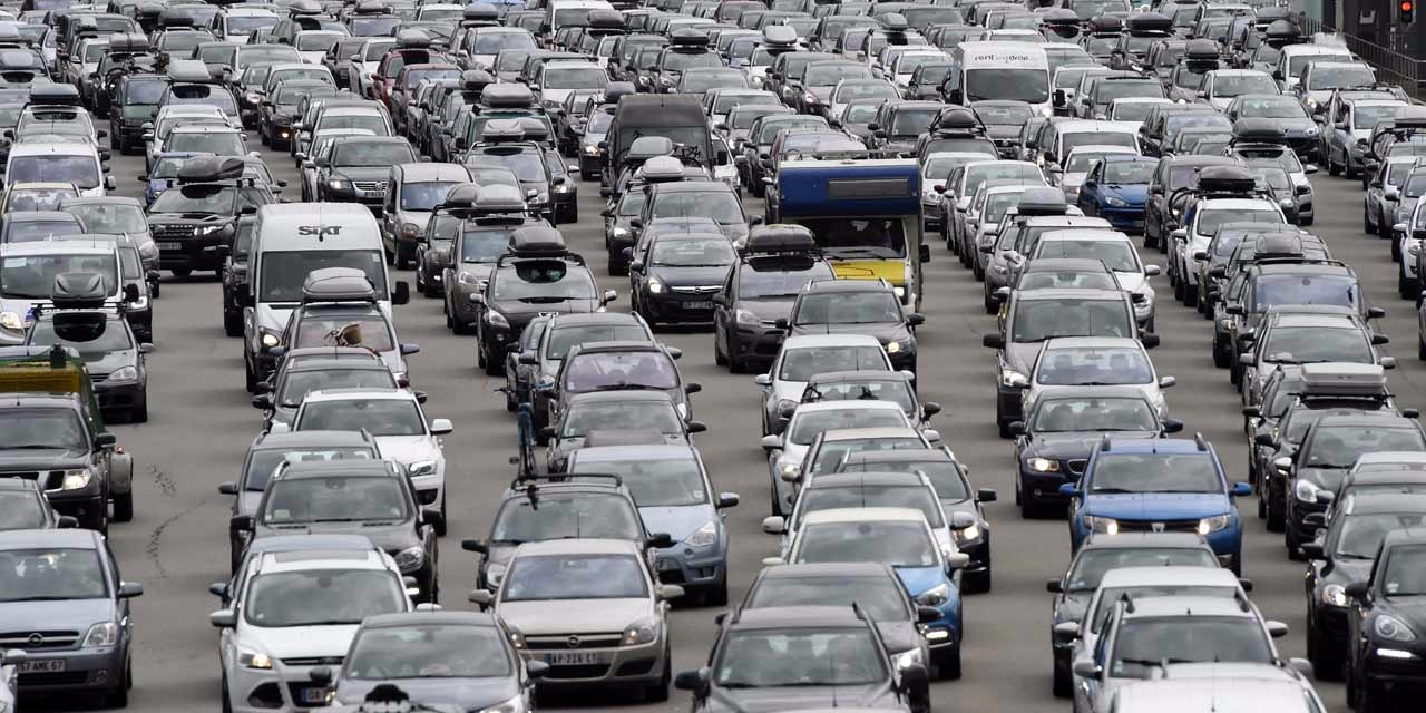 Names of indians are often composed of an animal name (bison) and an adjective describing the person(futé). Chassé-croisé des vacances : un samedi chargé sur les routes