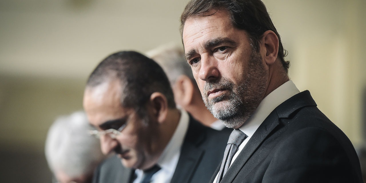 Christophe Castaner Il Y A Plus De 100 Blessés Dont Un