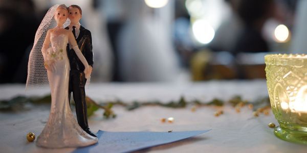 Confinement Limite De 30 Personnes Pour Les Enterrements Et Six Pour Les Mariages