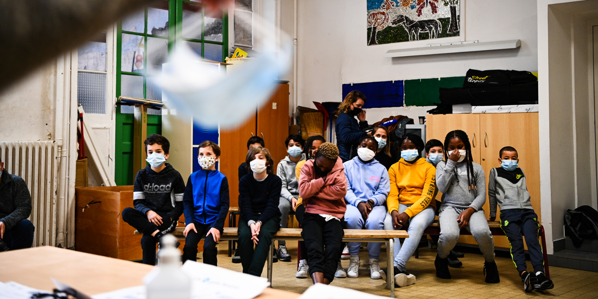 Distribution De Les évadés Coronavirus à l'école : les pistes du gouvernement pour limiter les