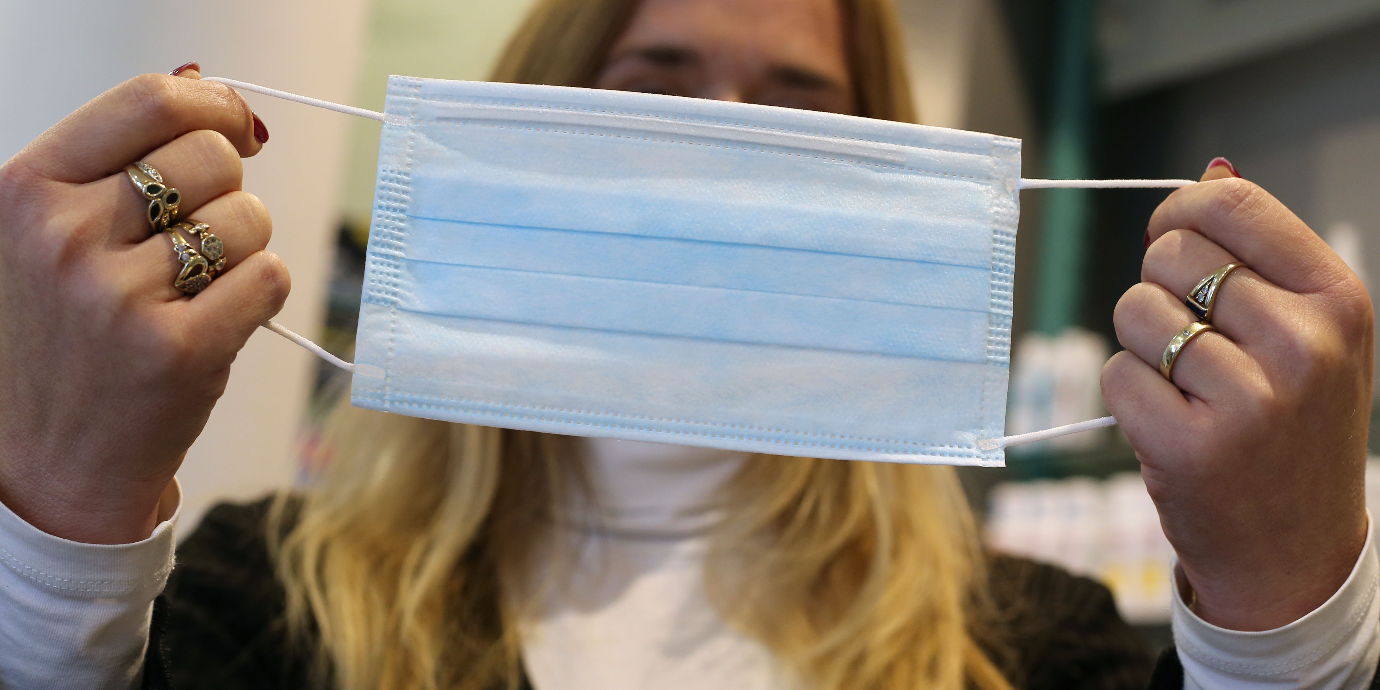 Coronavirus : face à la pénurie de masques, le directeur général de la ...