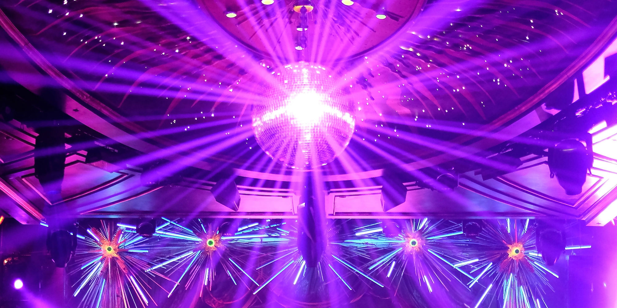 Fermeture Jusqu En Septembre Un Gerant De Discotheque Entame Une Greve De La Faim