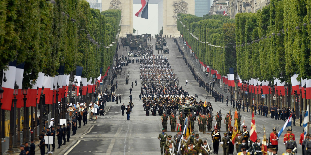 Revivez le défilé du 14Juillet sur les ChampsÉlysées à Paris