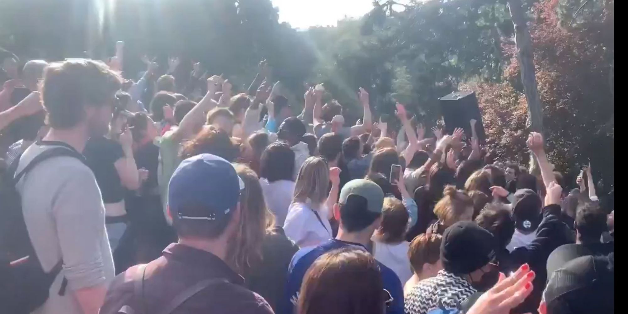 Enquête ouverte après une fête géante aux Buttes-Chaumont ...