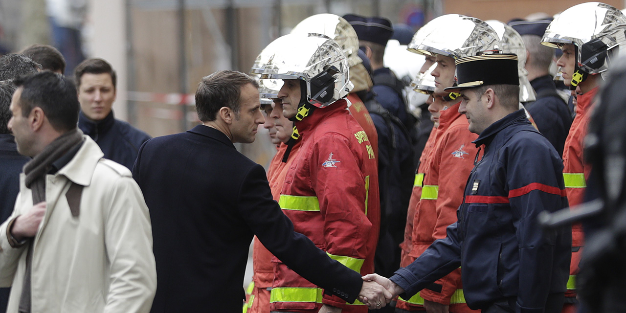 "Gilets jaunes" : Emmanuel Macron à l'Arc de Triomphe ...