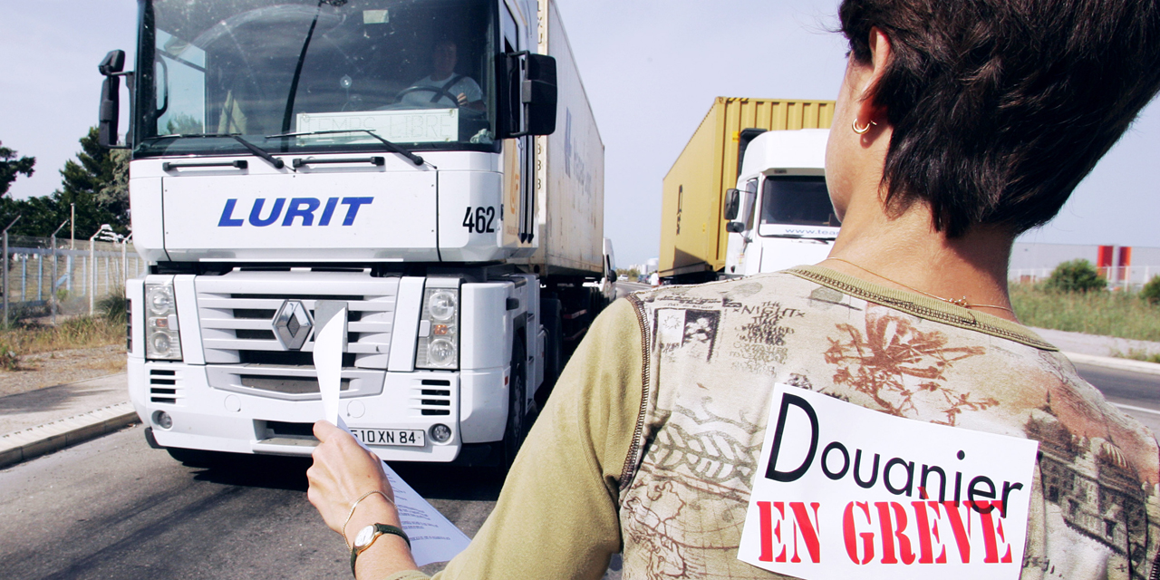Les Chauffeurs Routiers Ripostent A La Greve Des Douaniers Ca Fait 15 Jours Que Ca Dure