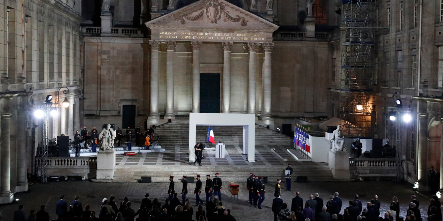 Hommage A Samuel Paty Macron Denonce Les Laches Qui Ont Livre L Enseignant Aux Barbares