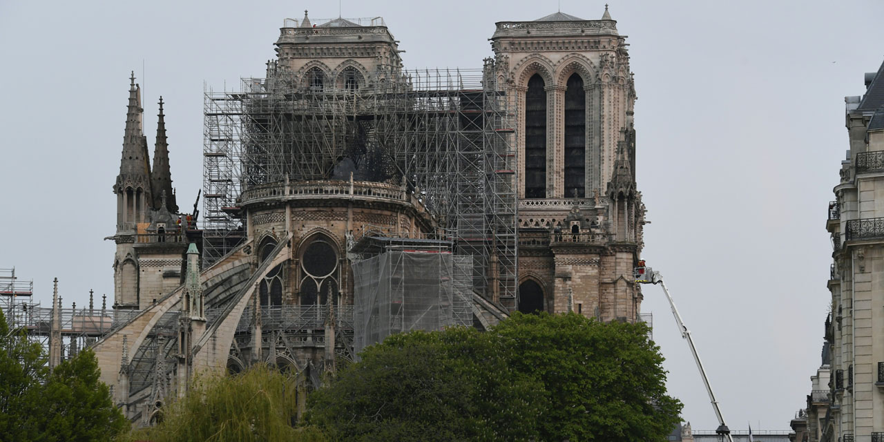 Fire In Notre Dame De Paris Lvmh And The Arnault Family Announce