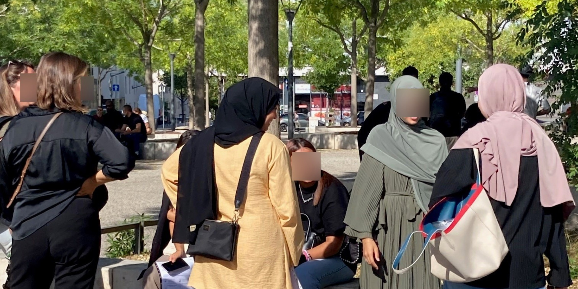 Interdiction de l’abaya à Lyon, les jeunes filles acceptent de se