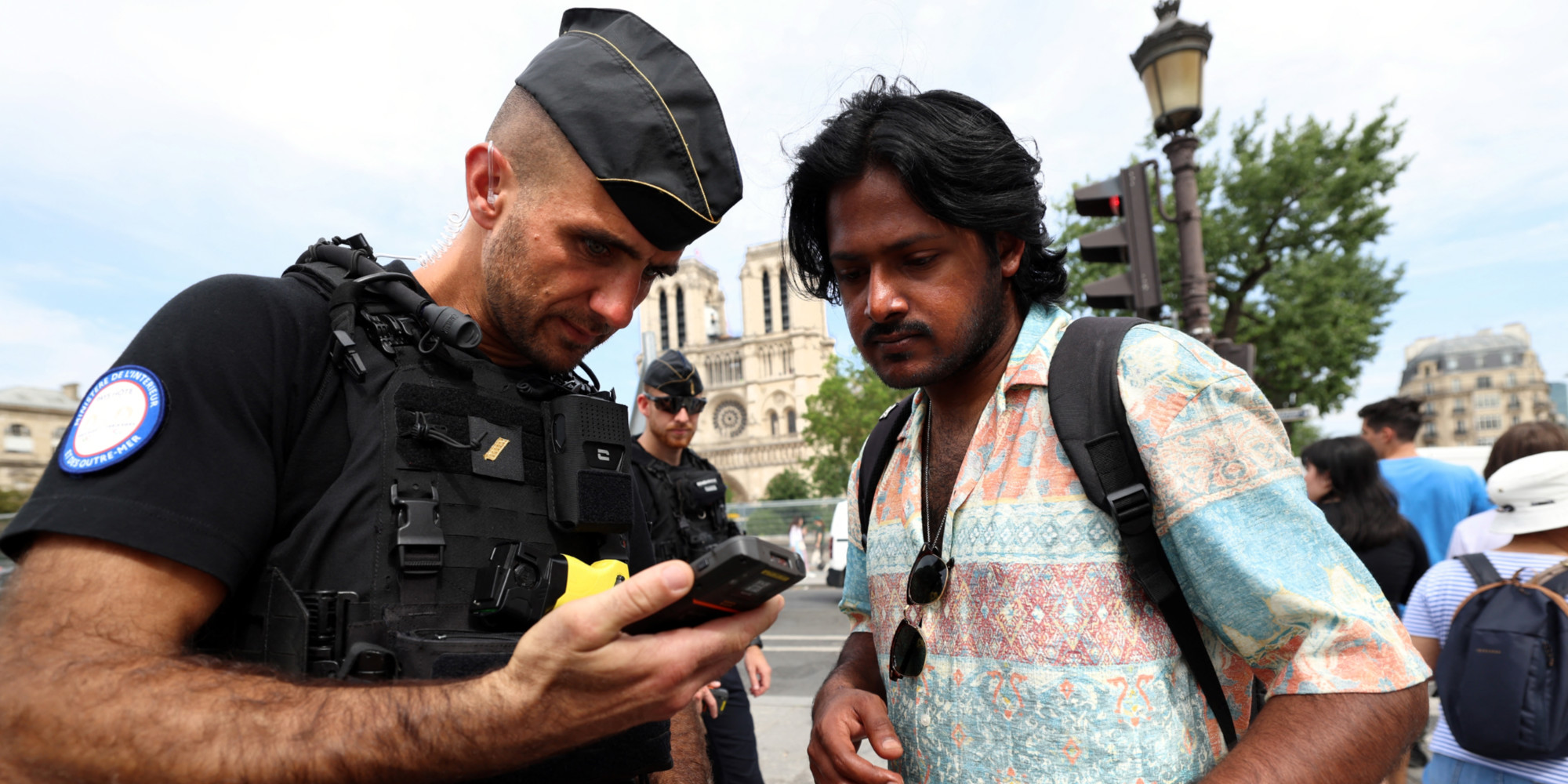 JO Paris 2024 – L’entrée en vigueur du QR code, une galère pour les Parisiens et les touristes JO Paris 2024 – L’entrée en vigueur du QR code, une galère pour les Parisiens et les touristes