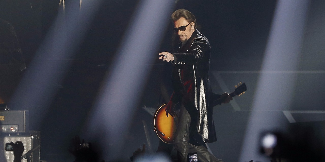 Johnny Hallyday Sur Scene Pour Commemorer Les Attentats De Janvier