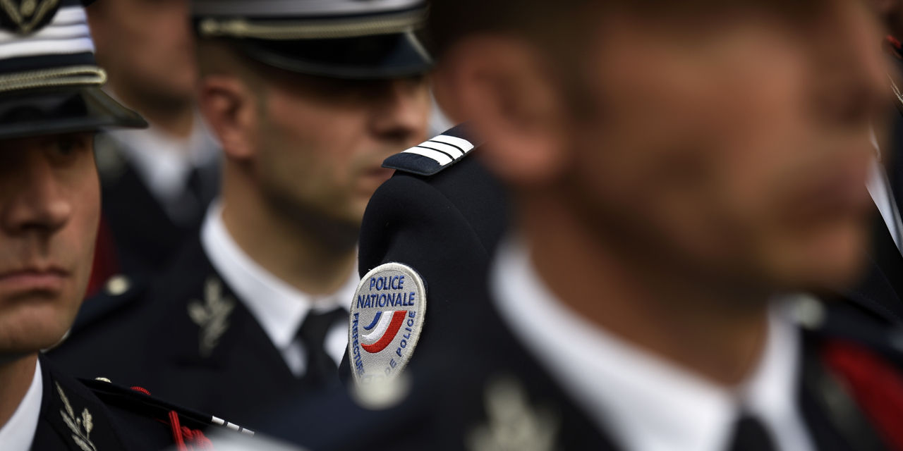 Laurent Policier Depuis 32 Ans Et Pere De Famille Quand On Epouse Un Policier On Epouse La Police Nationale