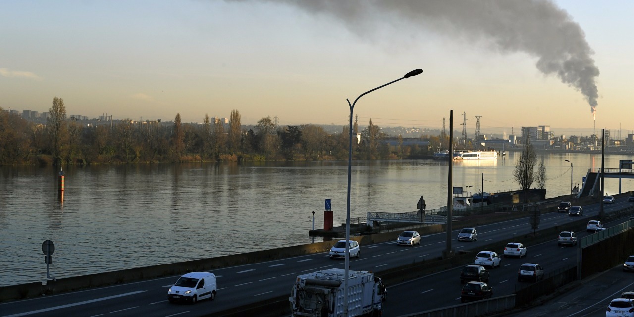 Le pic de pollution s'étend à Lyon