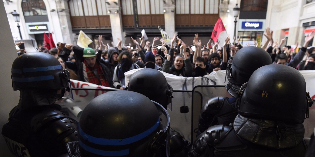 Manifestation De Policiers Interdiction D Une Contre Manifestation Contre Les Violences Policieres A Paris