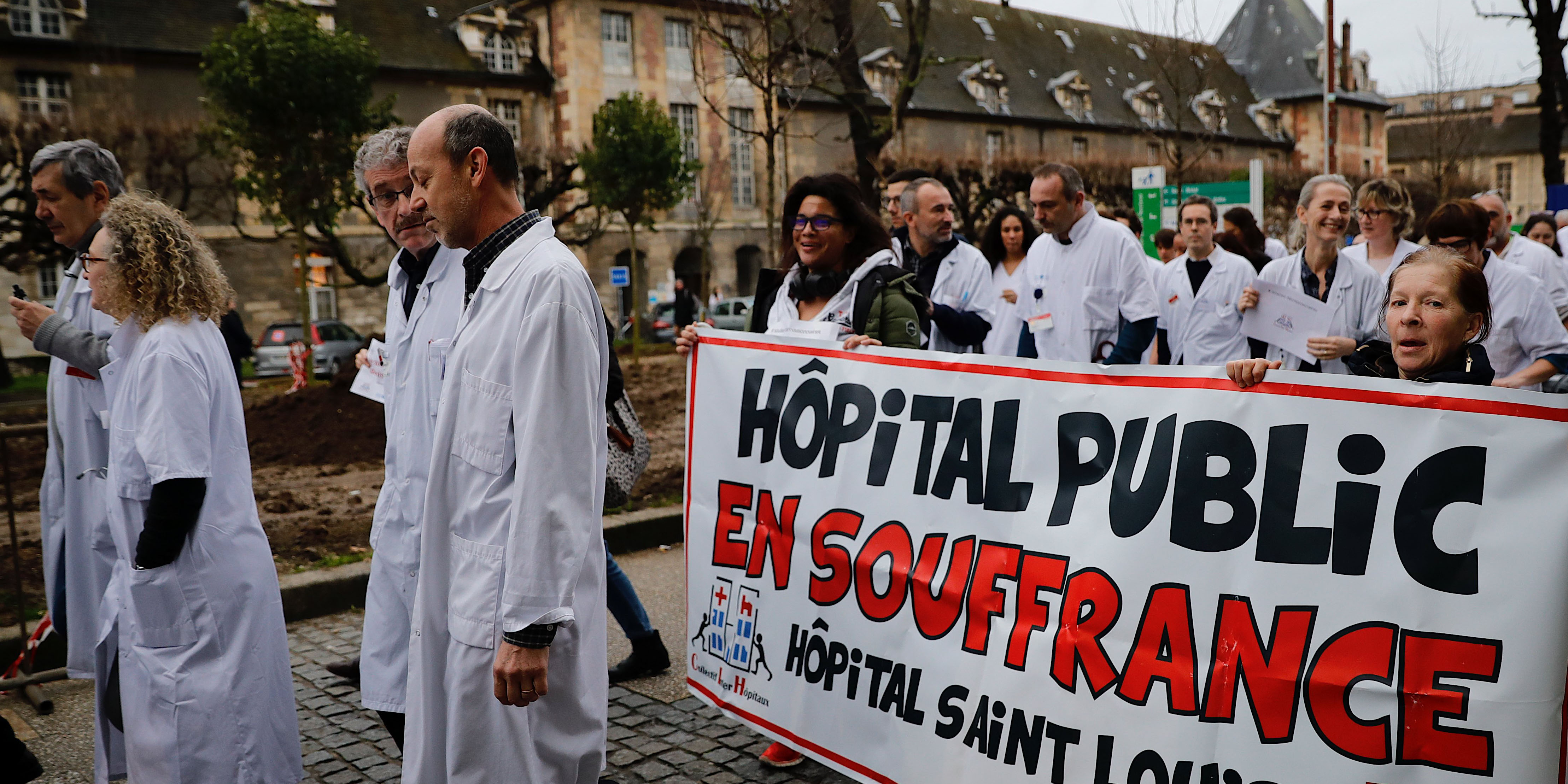 Demonstration Of The Hospital Staff In The Field We Cannot Speak