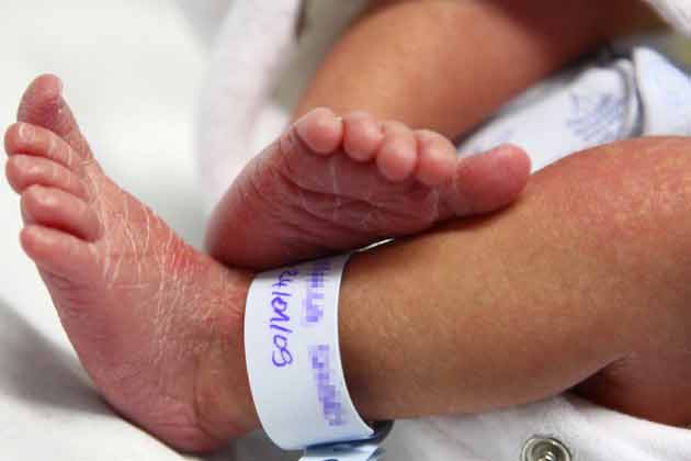 Manon Et Mathilde Deux Bebes Echanges