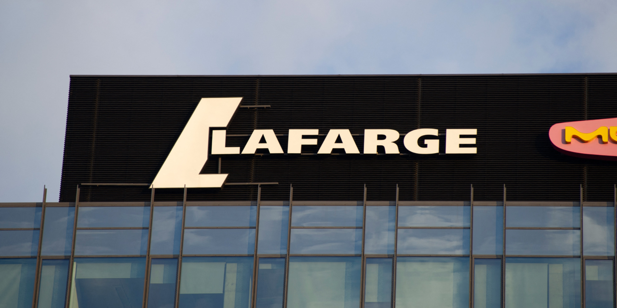 Marseille une cimenterie Lafarge ciblée par des activistes écolos, «d