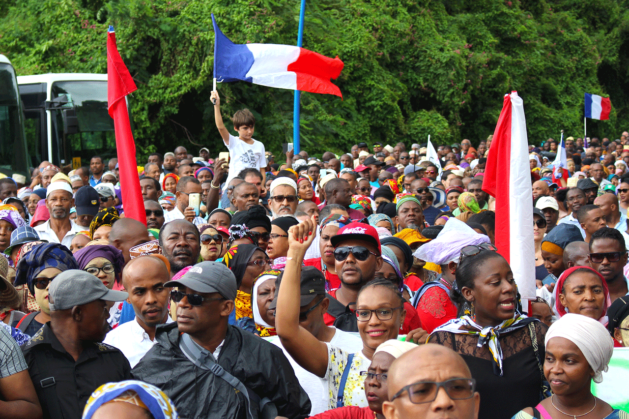 Mayotte plusieurs milliers de personnes manifestent à Mamoudzou