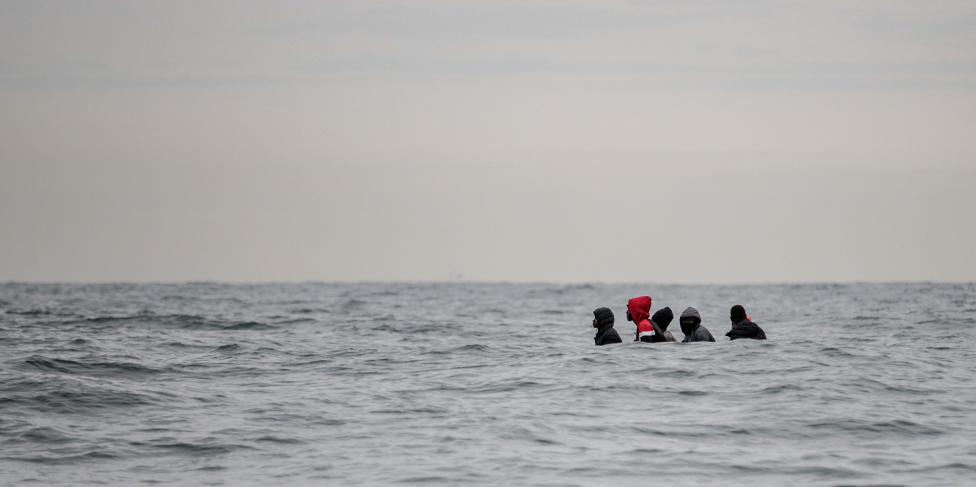 migrants vingt sept morts dans un naufrage au large de calais