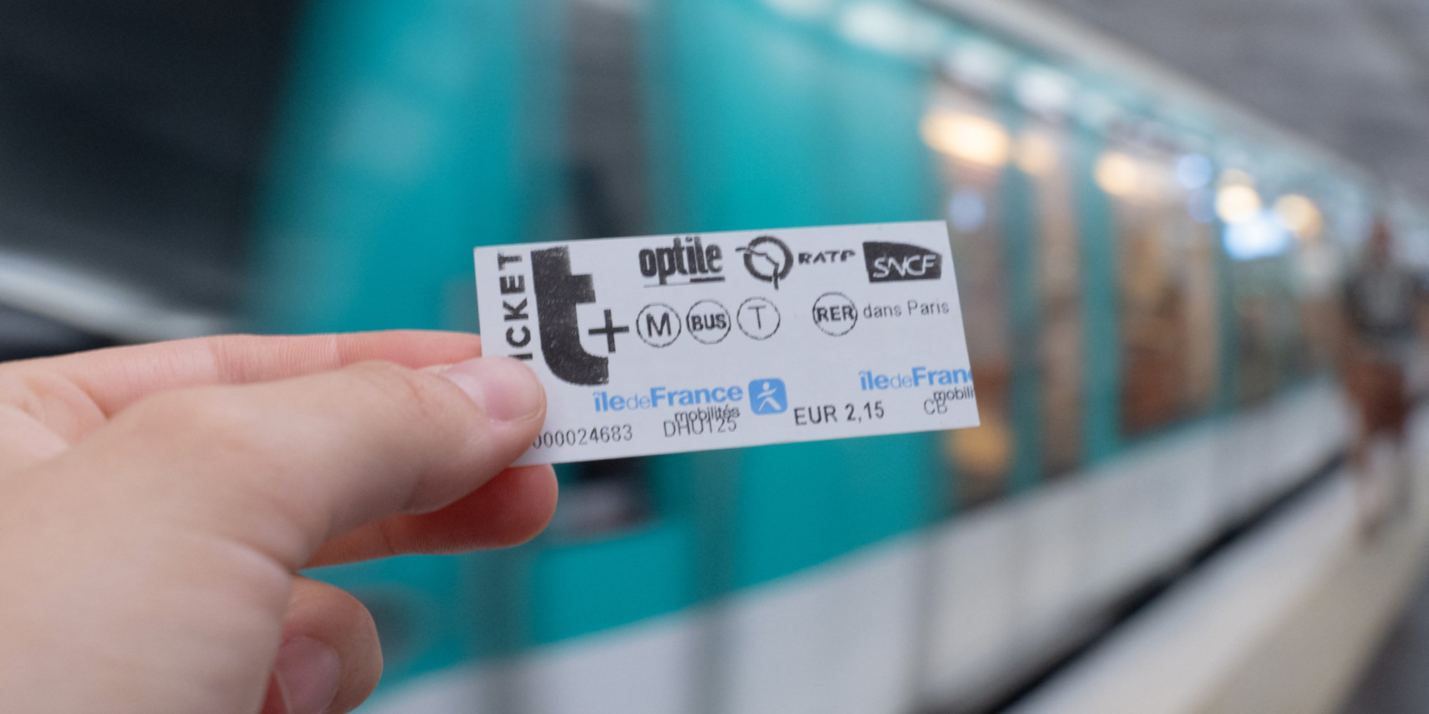 «On ne met pas 84 euros dans des tickets de métro» avant la flambée des prix, les usagers font