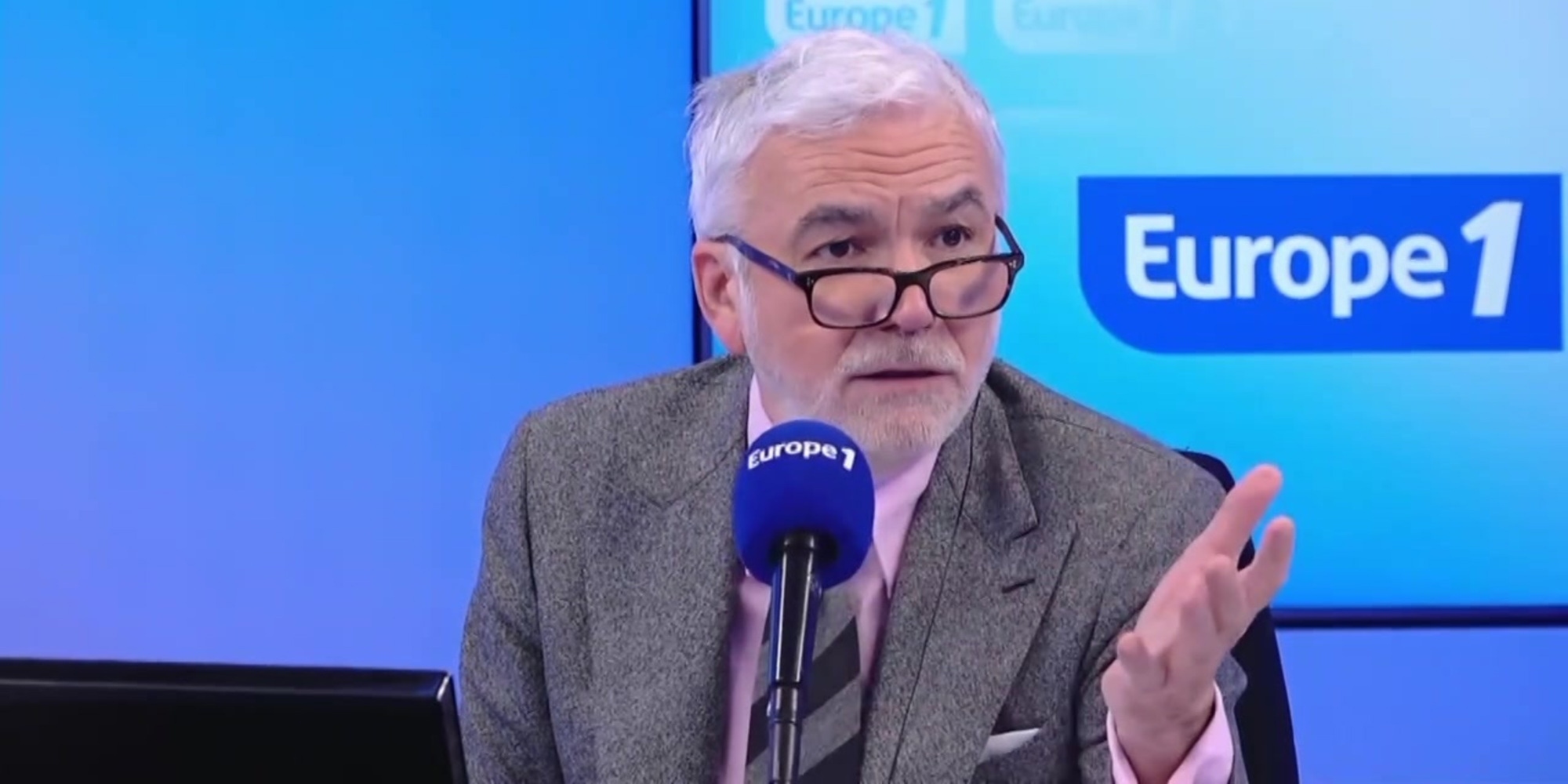 Pascal Praud et vous - Notre-Dame de Paris : pourquoi il est obligatoire de se déshabiller...