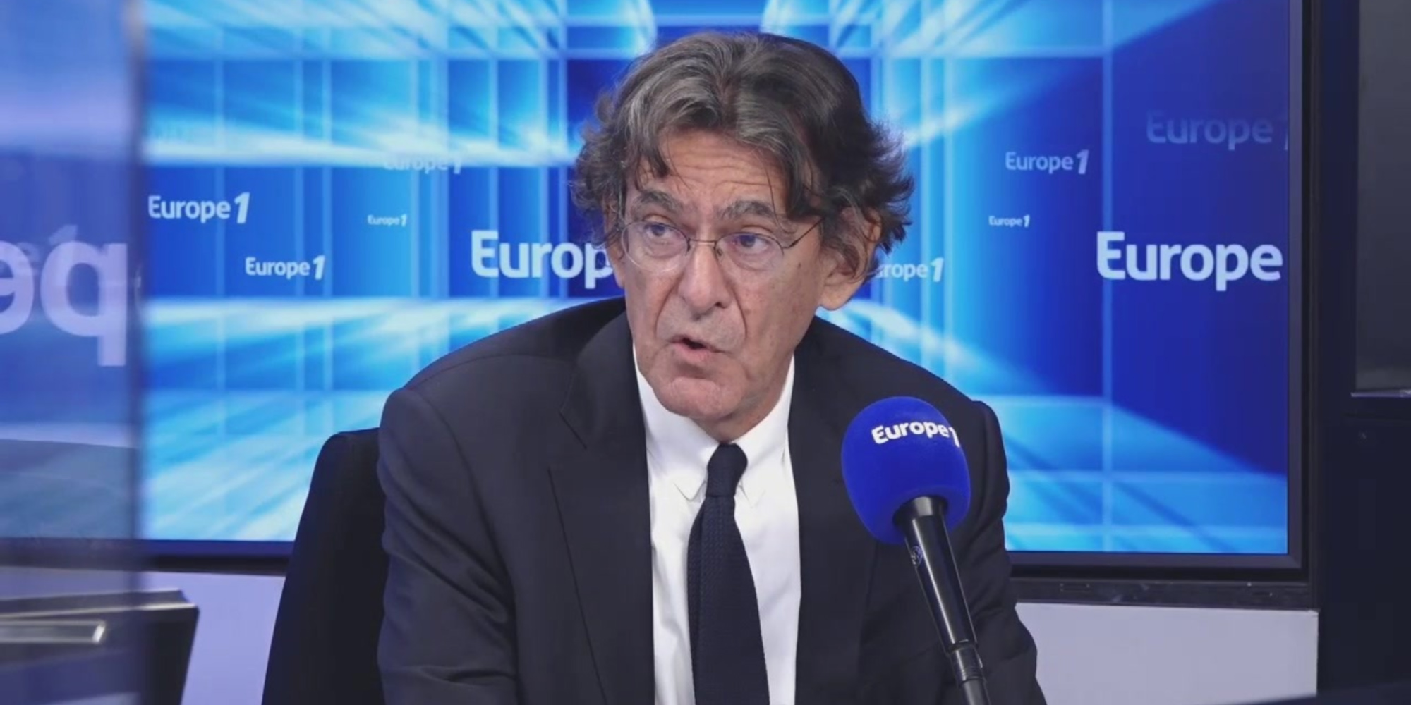 Pour Luc Ferry, "la foi et la science sont antinomiques"