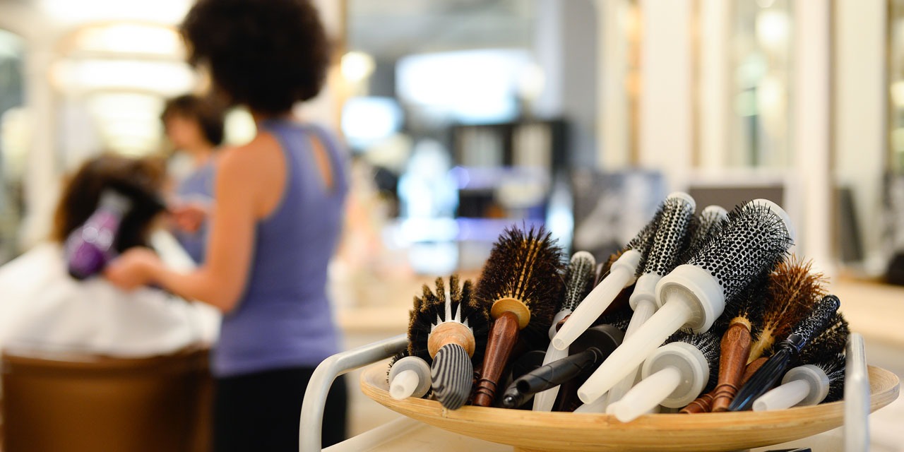 In Strasbourg, a hairdresser closes on Saturdays to recruit more easily Teller Report