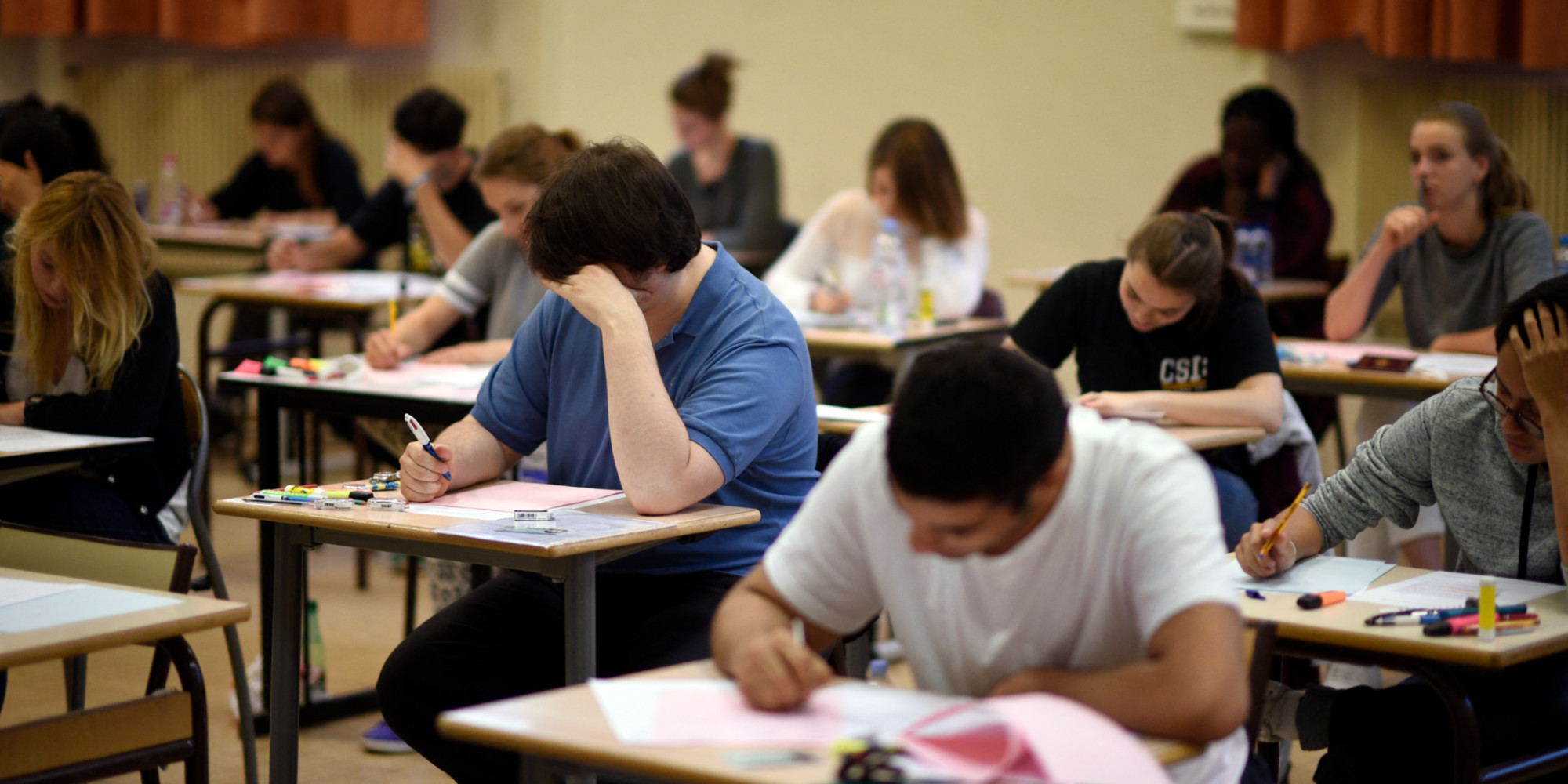 Человек за компьютером. Examen. Testing session. Экзамены в школе. Экзамен по математике в кембридже.