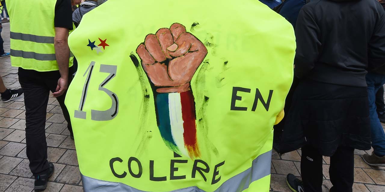 Quelques Centaines De Gilets Jaunes Manifestent à Marseille