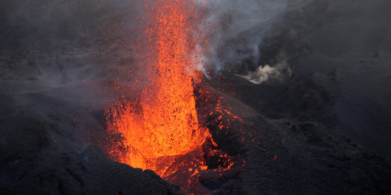 La Réunion le Piton de la Fournaise est entré en éruption