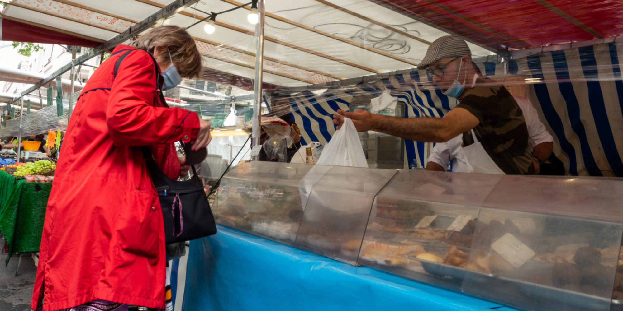 Réveillon de Noël marchés, étals... à Paris, les retardataires en