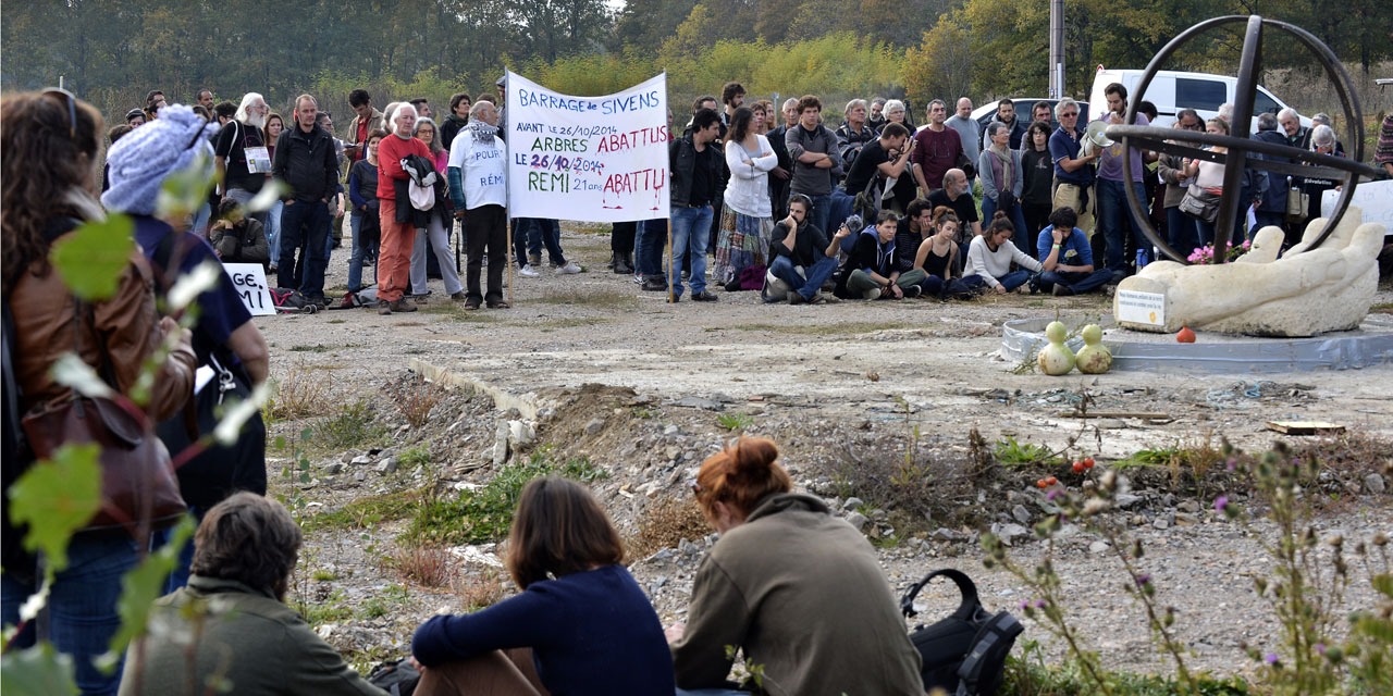 sivens 100 a 200 personnes rendent hommage a remi fraisse mort il y a quatre ans
