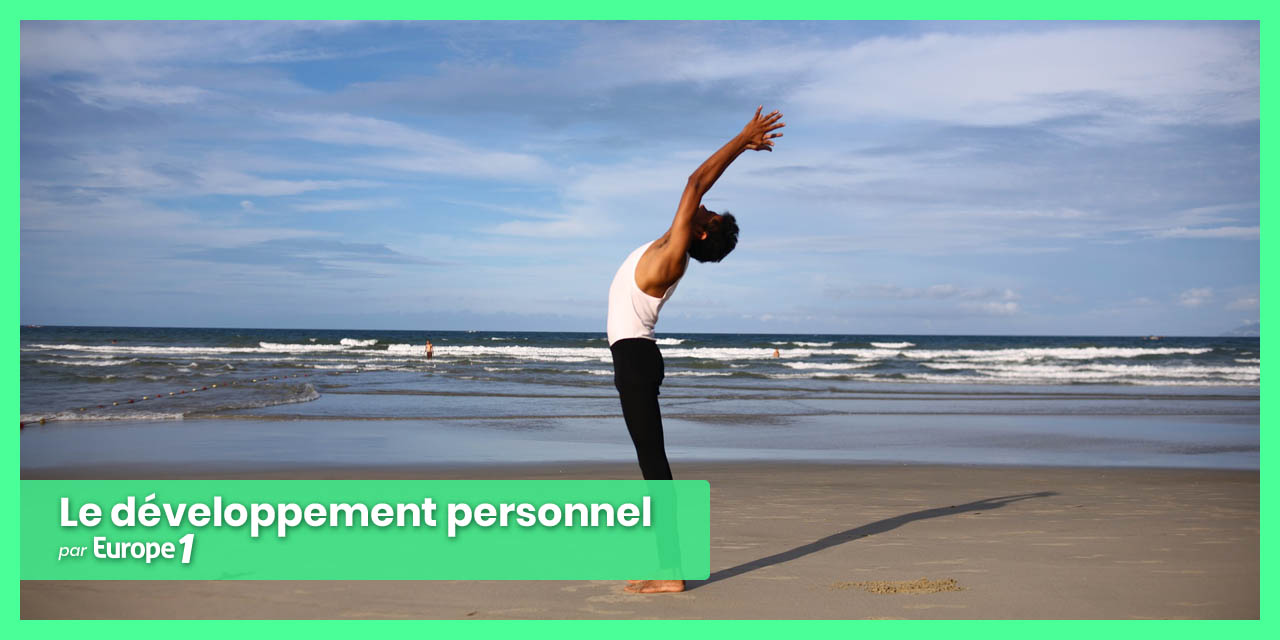 Get Wallpaper Yoga Nos Idees De Postures A Faire Sur La Plage For iPhone