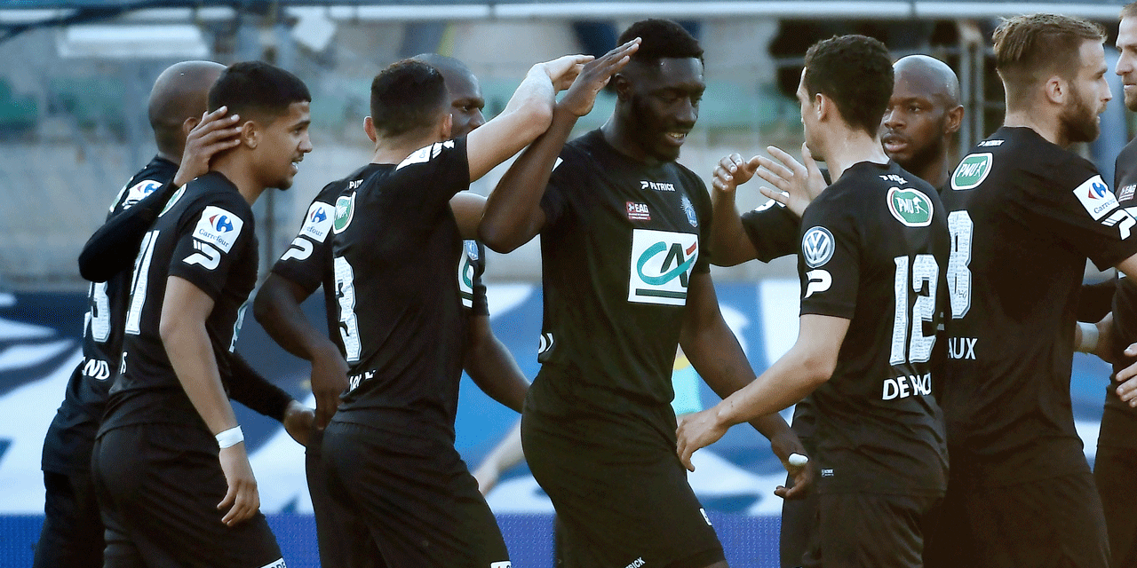 Coupe De France Guingamp Premier Qualifie Pour Les Demi Finales