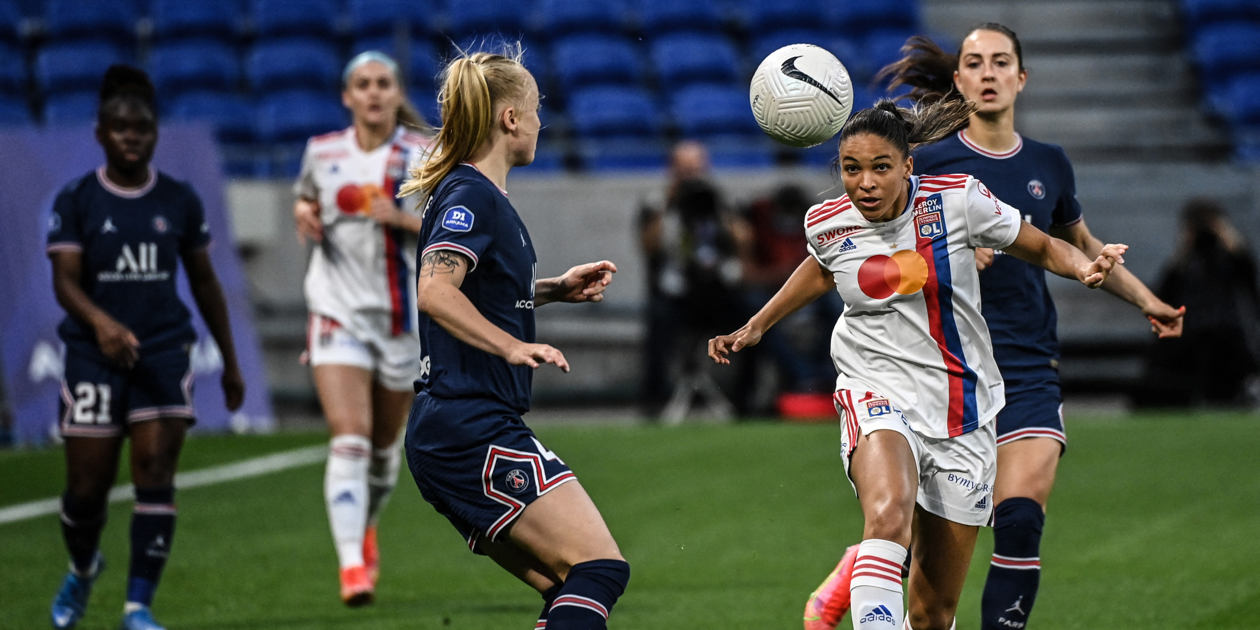 D1 féminine  le Paris SG ramène le nul 00 de Lyon et fait un pas de