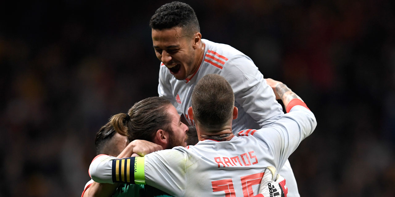 Foot : l'Espagne écrase l'Argentine, le Brésil prend sa revanche en