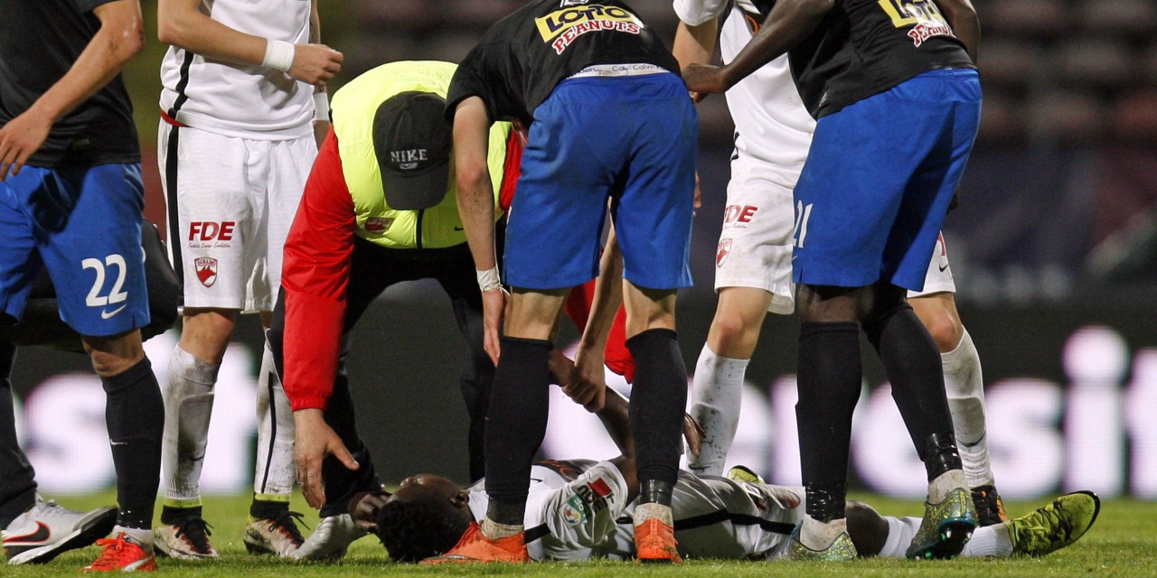 Foot : un joueur de Bucarest est mort après un malaise sur ...