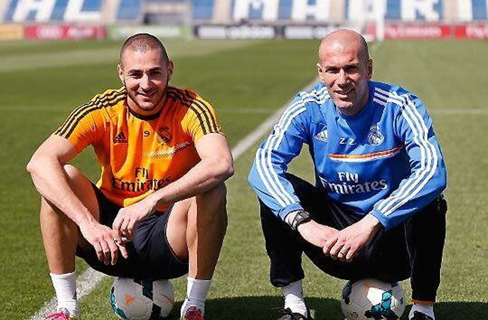 Les Bleus Souhaitent Un Bon Anniversaire A Zidane Les Bleus Souhaitent Un Bon Anniversaire A Zidane